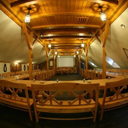 Lipowy Gosciniec Apartahotel 3*